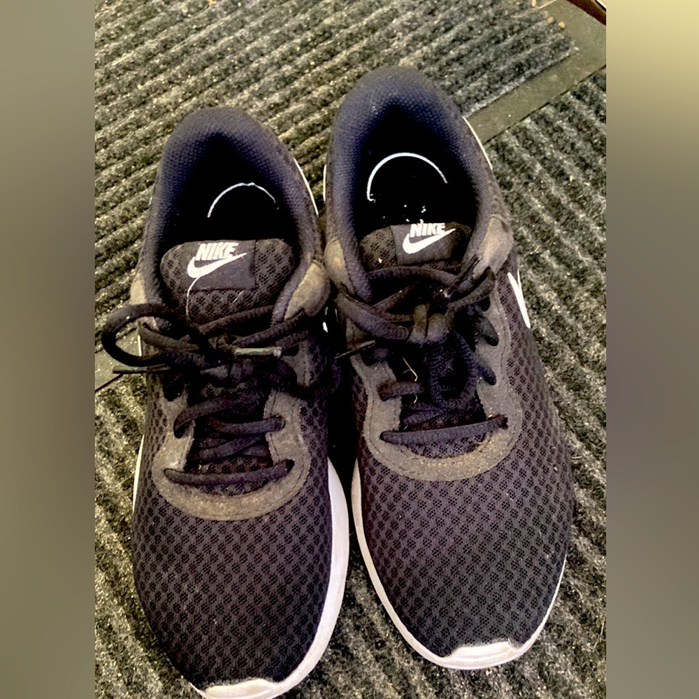 Women’s Nike shoes size 6.5